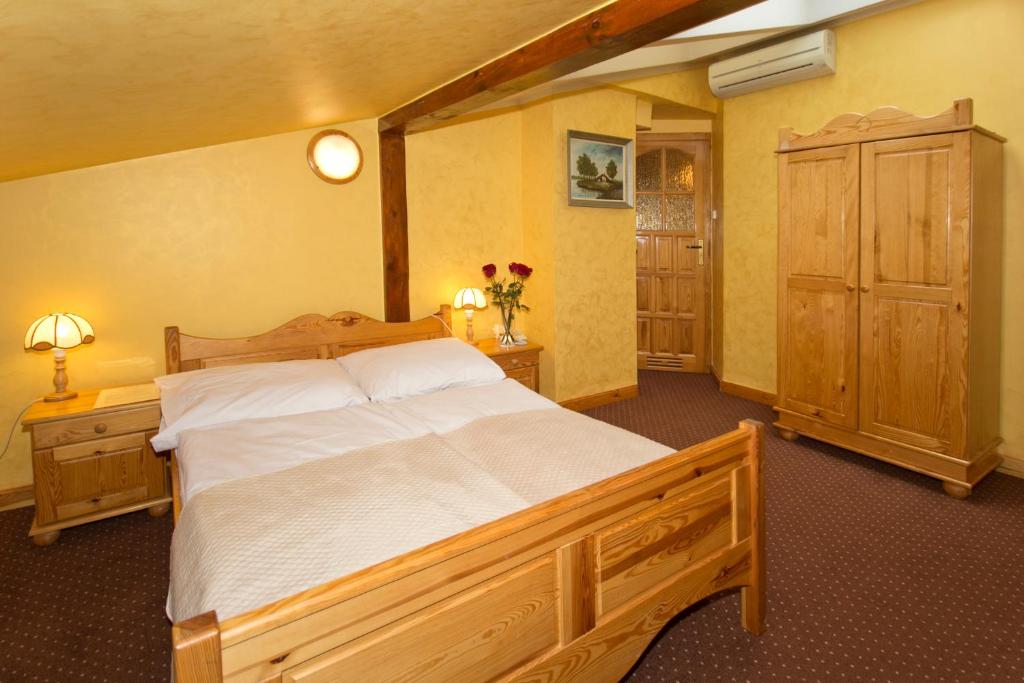 Postel nebo postele na pokoji v ubytování Hotel Retman