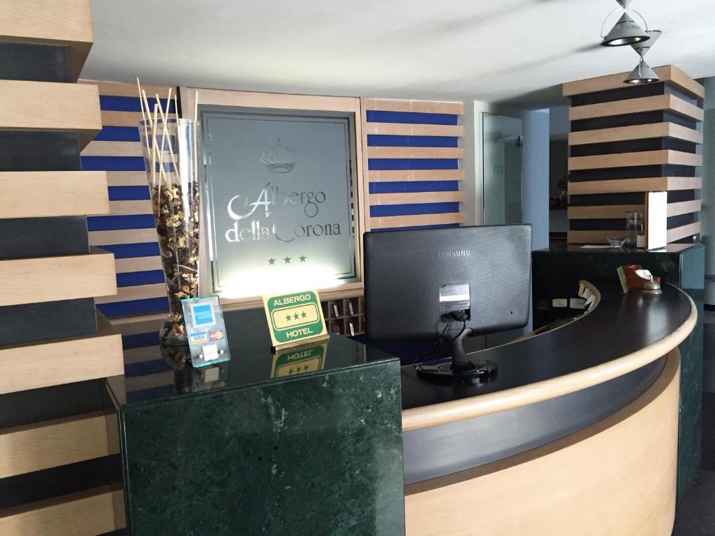 TV a/nebo společenská místnost v ubytování Albergo Della Corona
