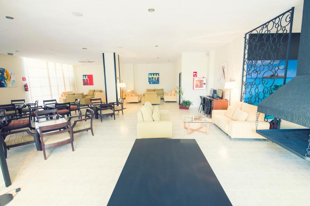 Posezení v ubytování azuLine Hotel Pacific