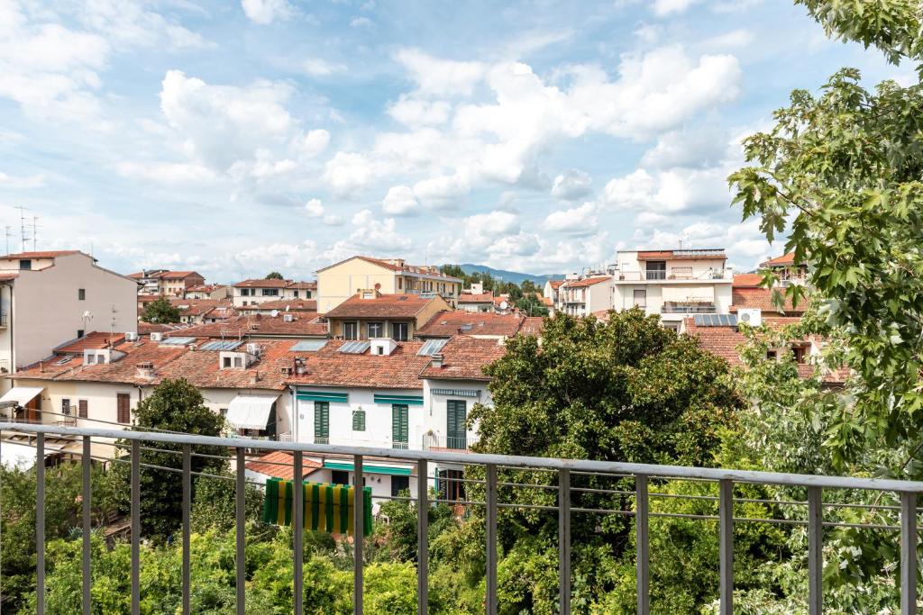 vista su una città con case di Casa Alessandro a Firenze