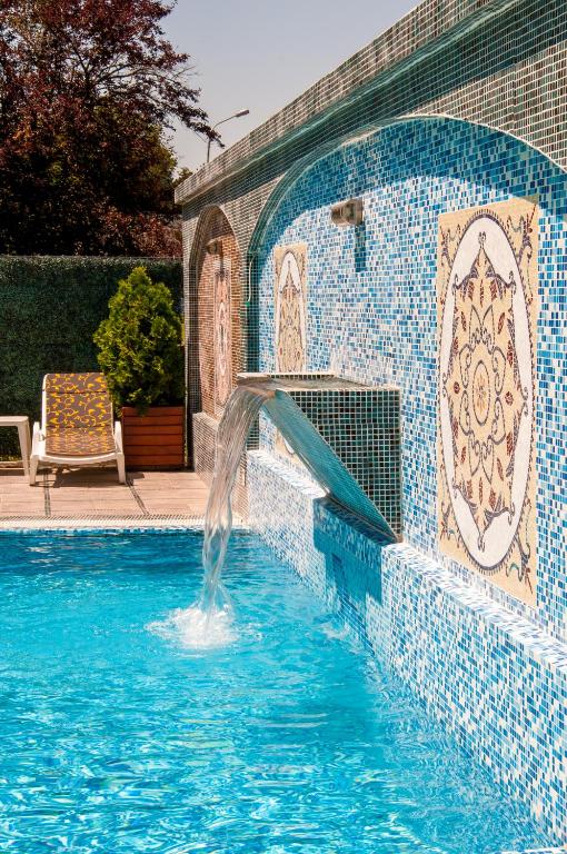 Bazén v ubytování Hotel Boutique Shine nebo v jeho okolí