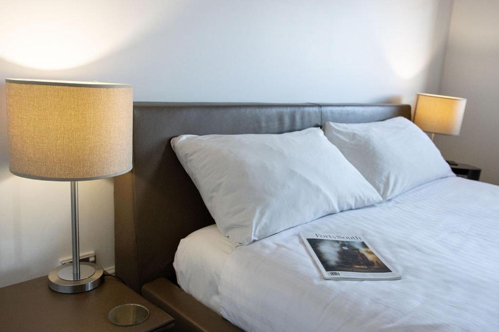 Ένα ή περισσότερα κρεβάτια σε δωμάτιο στο Ikon Hotel