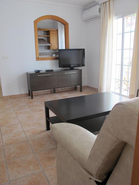 Televízia a/alebo spoločenská miestnosť v ubytovaní Apartamentos Jimmy 2