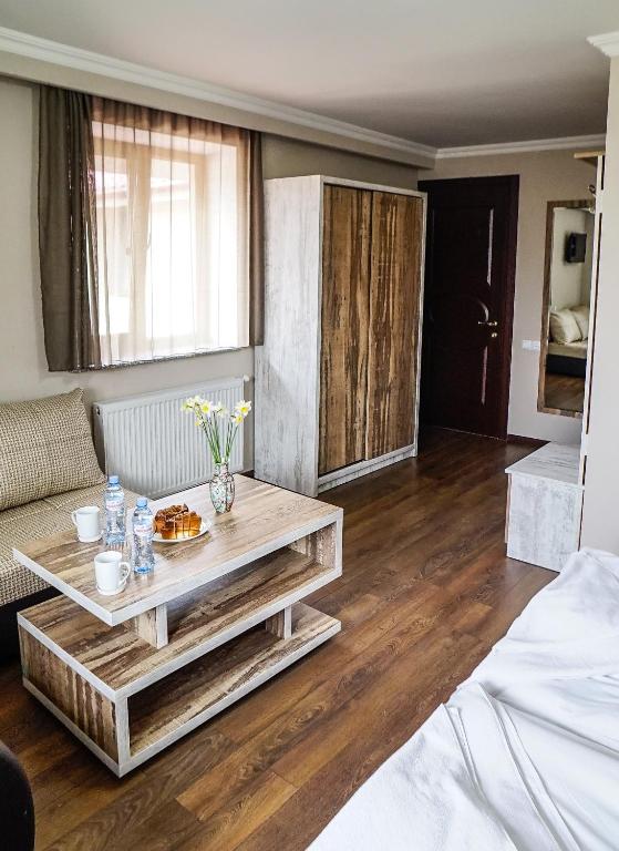 Postel nebo postele na pokoji v ubytování Hotel Tiflis