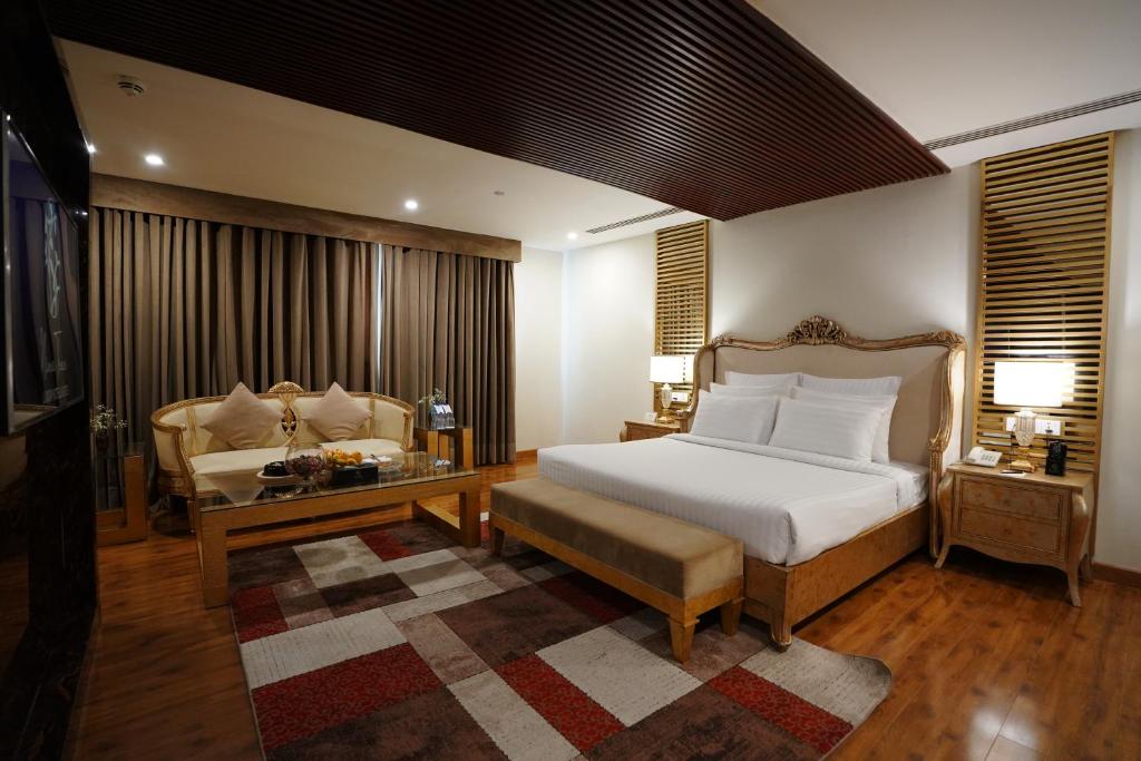 Nine Tree Luxury Hotel & Suites Lahore - Suite Platino