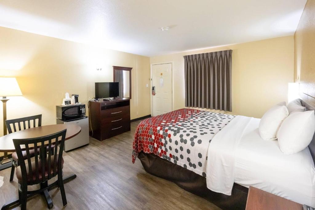 Econo Lodge McAlester - Kamer Met Queensize Bed - Toegankelijk/Rookvrij