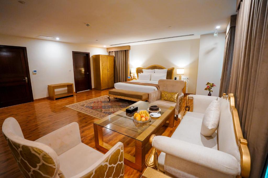 Nine Tree Luxury Hotel & Suites Lahore - Suite Real