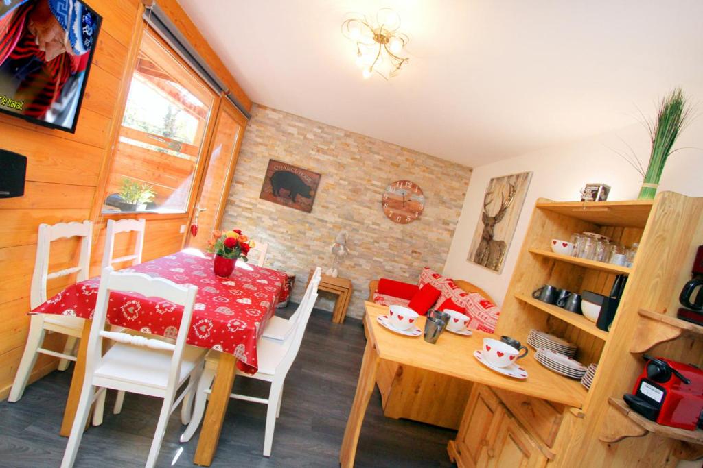 Joli appartement à l'arrière du Chalet Chantelouve