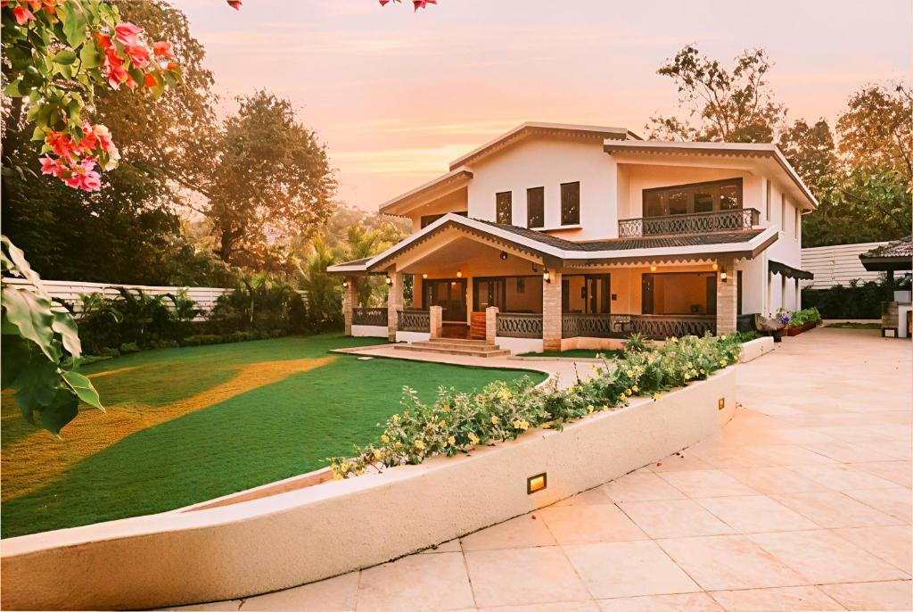 En have udenfor Luxury Florida 5Bhk Villa Alibaug
