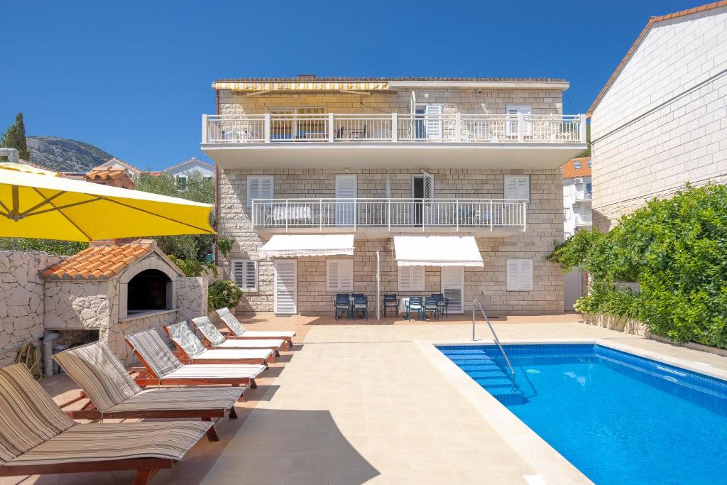 Gallery image of Apartmani Bezmalinović in Bol