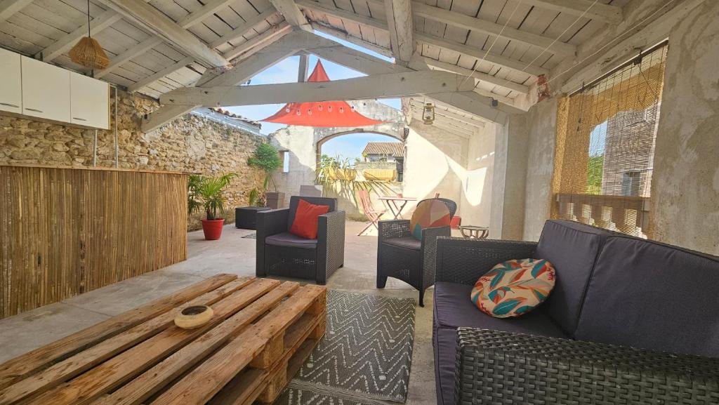 Χώρος καθιστικού στο Charmant studio avec terrasse