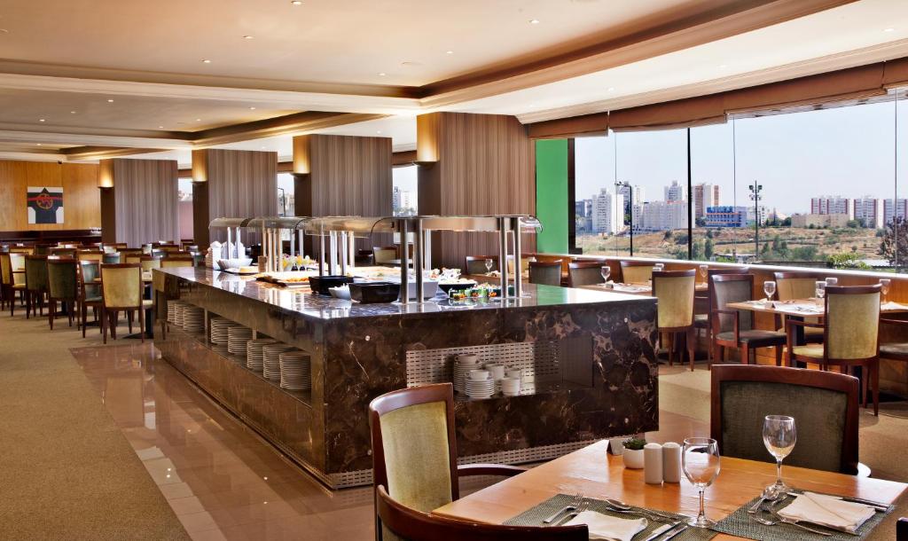 Ramada by Wyndham Lisbon - Resim 4