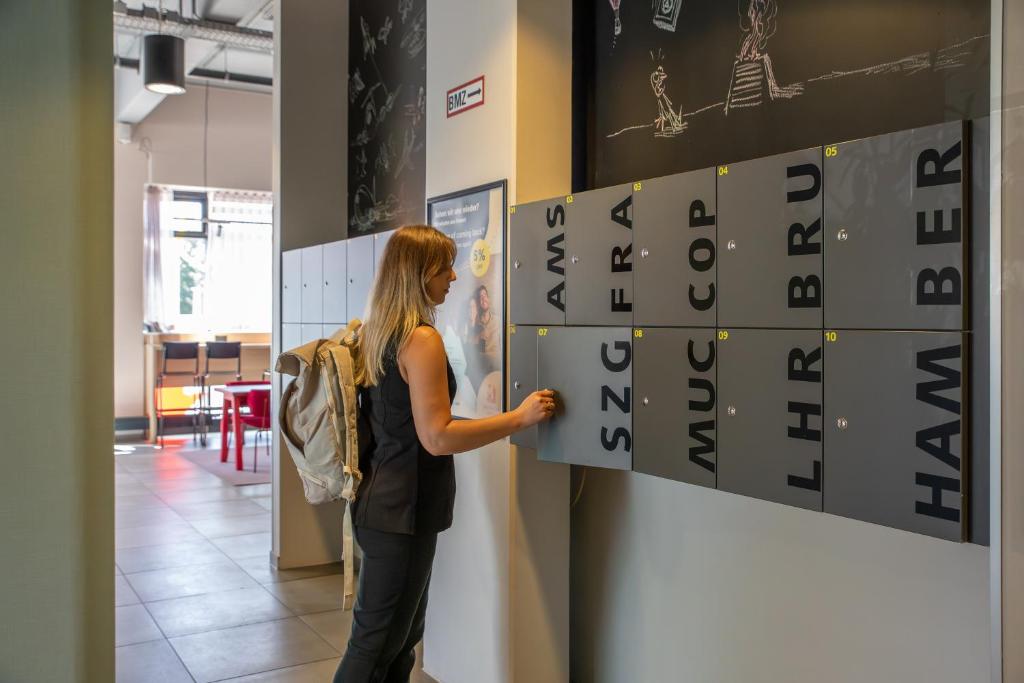 MEININGER Hotel Berlin Airport - Resim 30