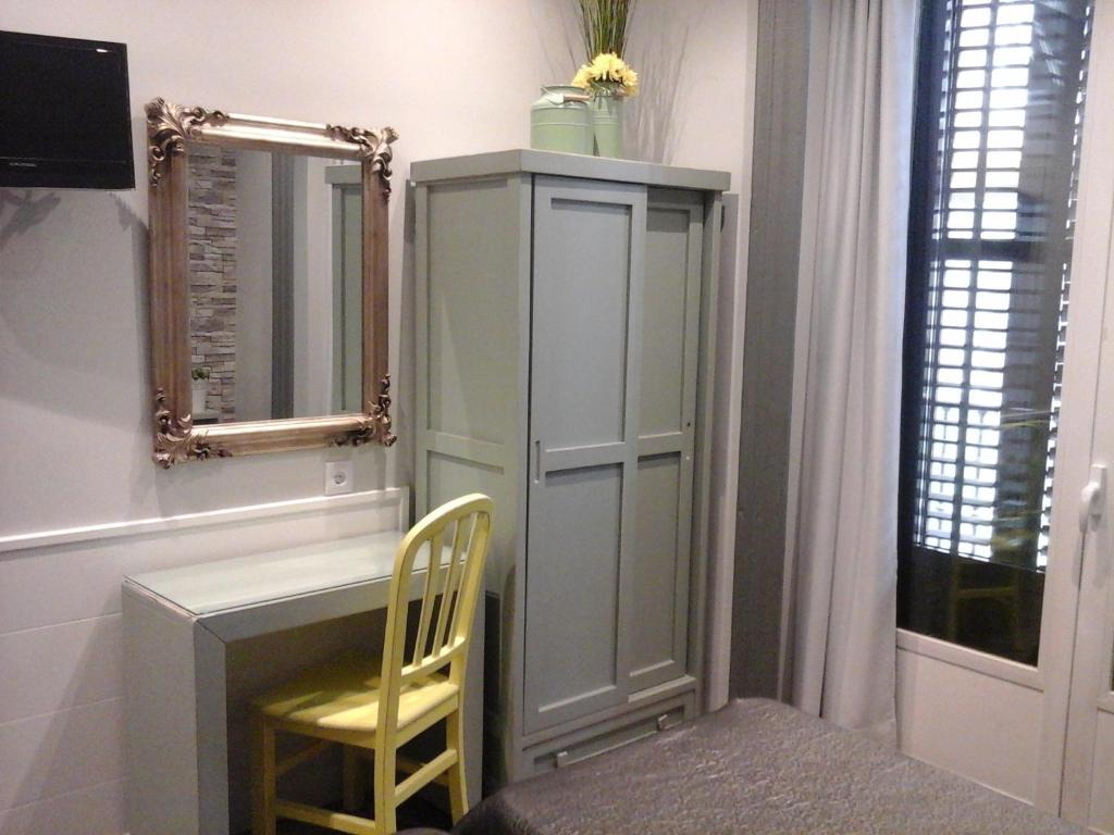 Foto dalla galleria di Hostal Don Alfonso a Madrid