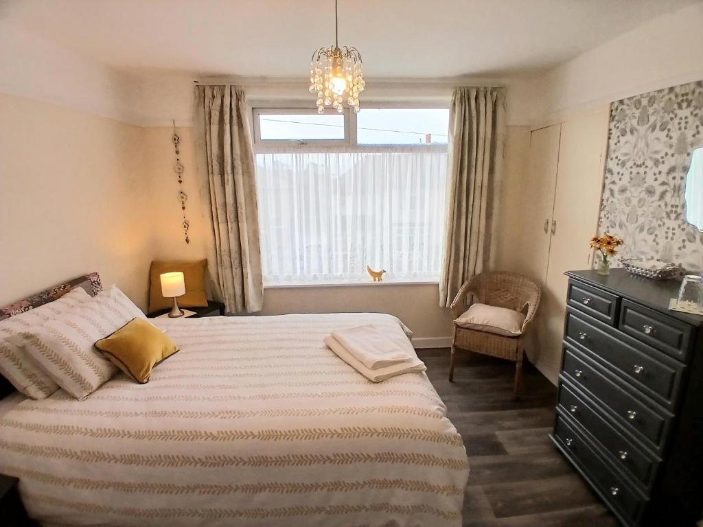 Postel nebo postele na pokoji v ubytování Great place in Liverpool, private bathroom & lounge