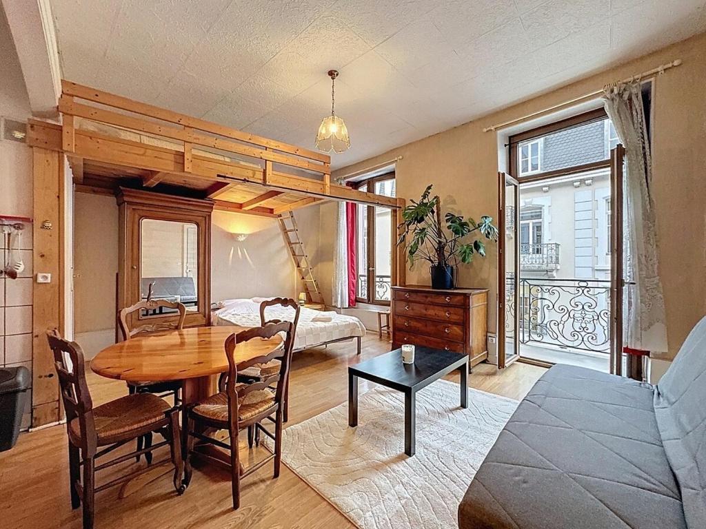 Et opholdsområde på Charmant studio centre ville d'Aix-les-bains