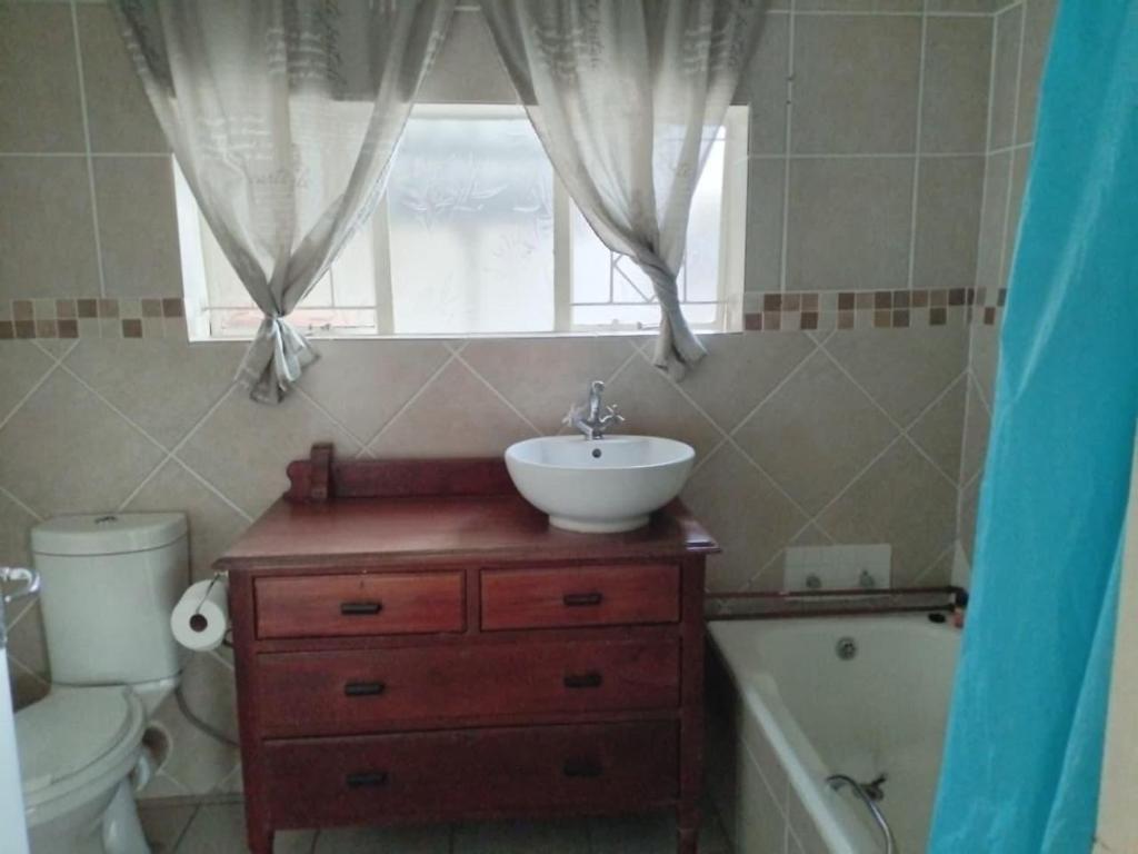 Bilik mandi di Knowles Nook Self-catering