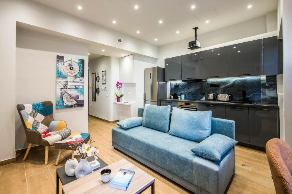Elegant, Spacious and hitech apt at Koukaki