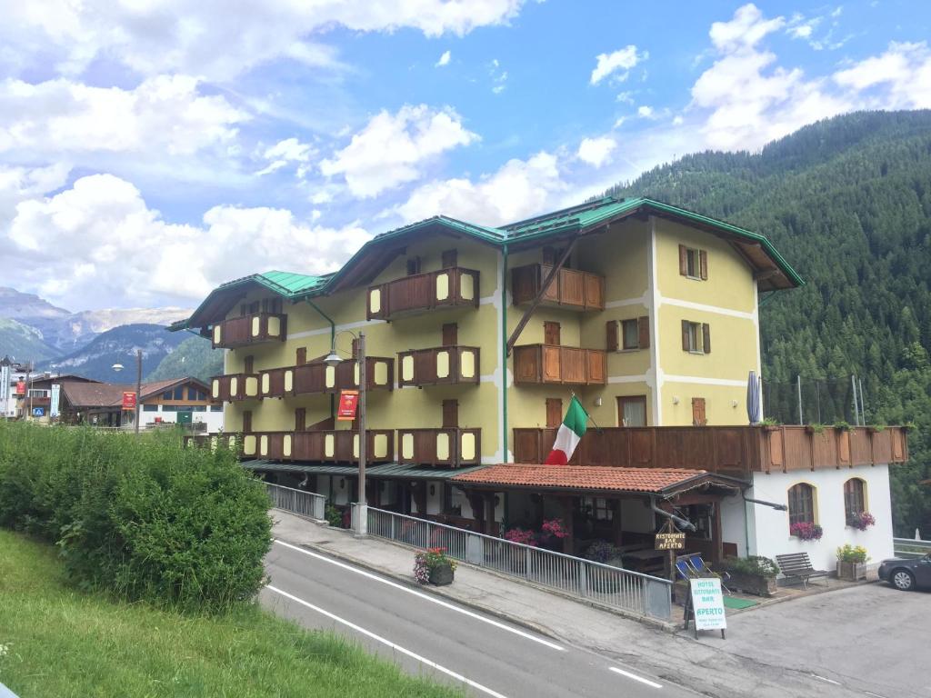 Nespecifikovaný výhled na hory nebo výhled na hory při pohledu z hotelu
