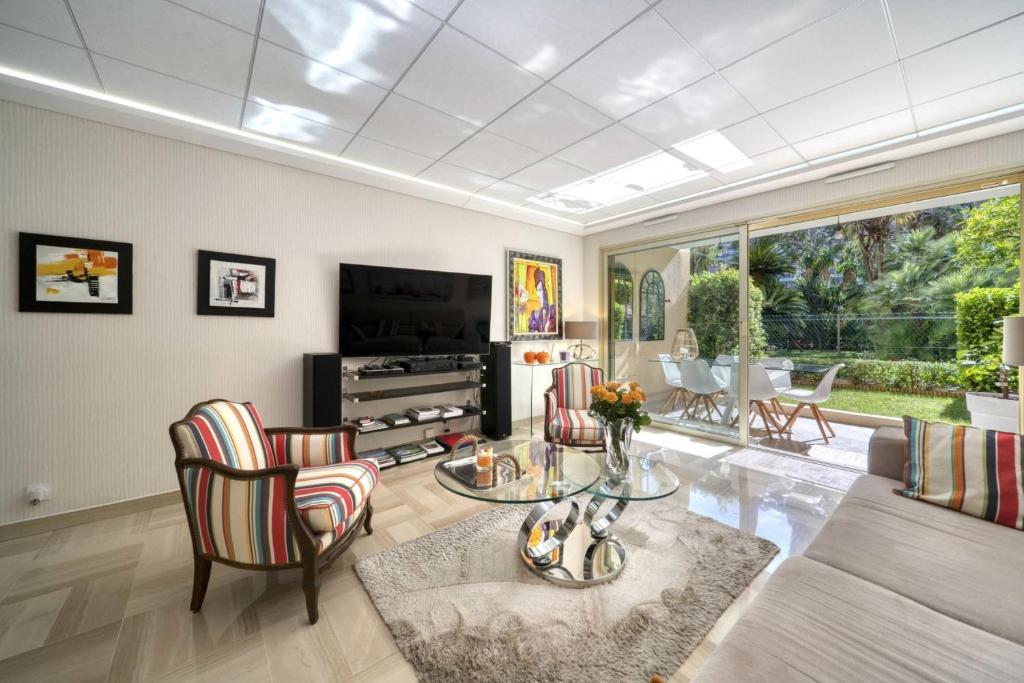 REF 1413 - Cannes Center Appartment for rent