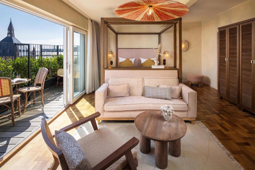 
Penthouse with View and Balcony
