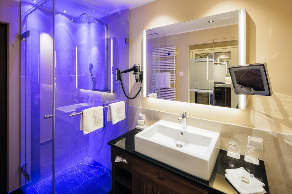 Koupelna v ubytování Wellnesshotel Cervosa