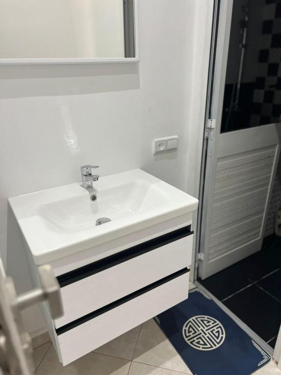 Azla - Three-Bedroom Apartment