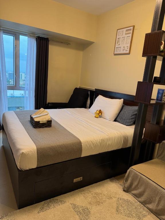 a bedroom with a bed in a room at Modern & Cozy Homey Condo in Avida Riala Towers Cebu City IT Park T1 in Cebu City