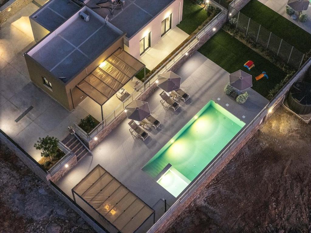 Πισίνα στο ή κοντά στο Emmanouil Private Villa A