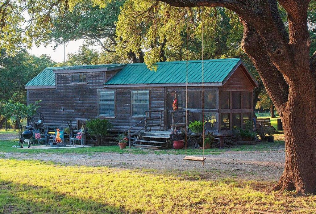 Κήπος έξω από το Quaint Cabin in the Woods