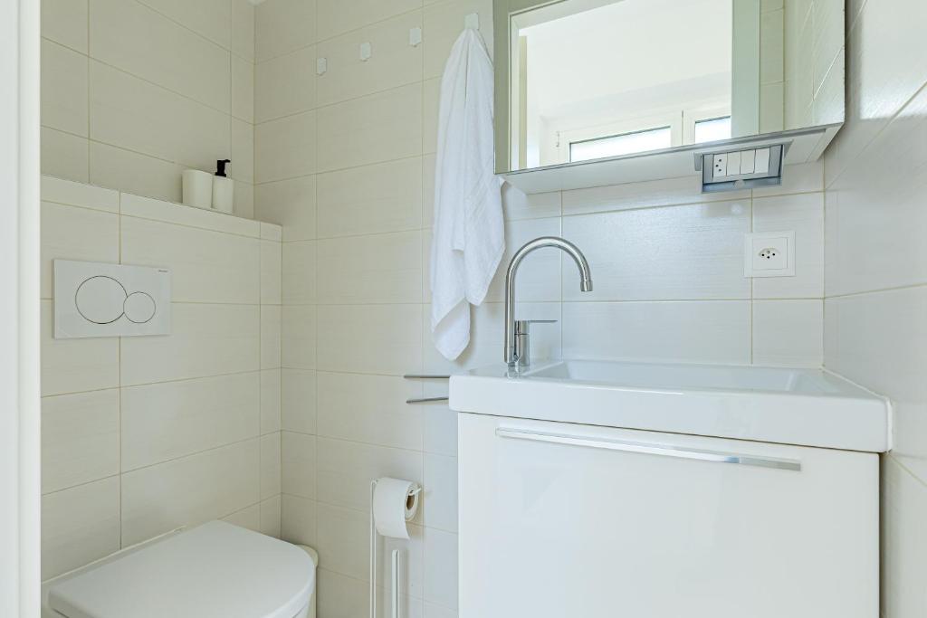 Imperial of Lugano 2 with a lake view and garden behind the station and 10 min from the lake of Lugano