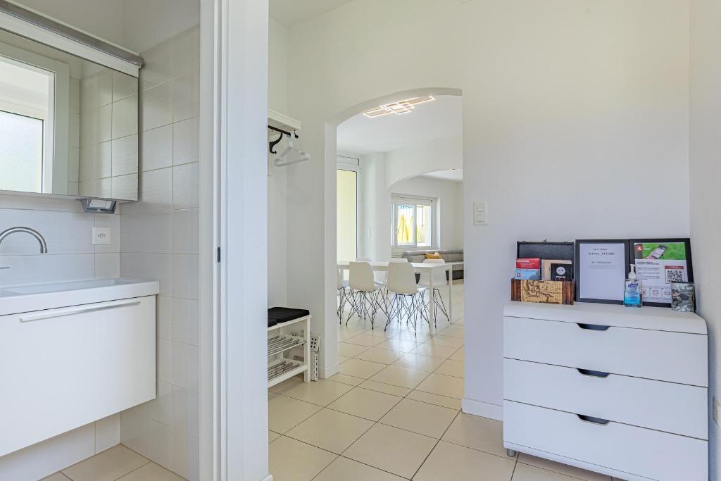 Imperial of Lugano 2 with a lake view and garden behind the station and 10 min from the lake of Lugano - Resim 33