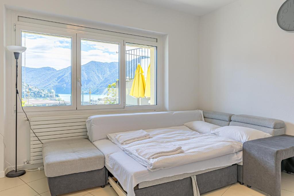Imperial of Lugano 2 with a lake view and garden behind the station and 10 min from the lake of Lugano - Resim 7