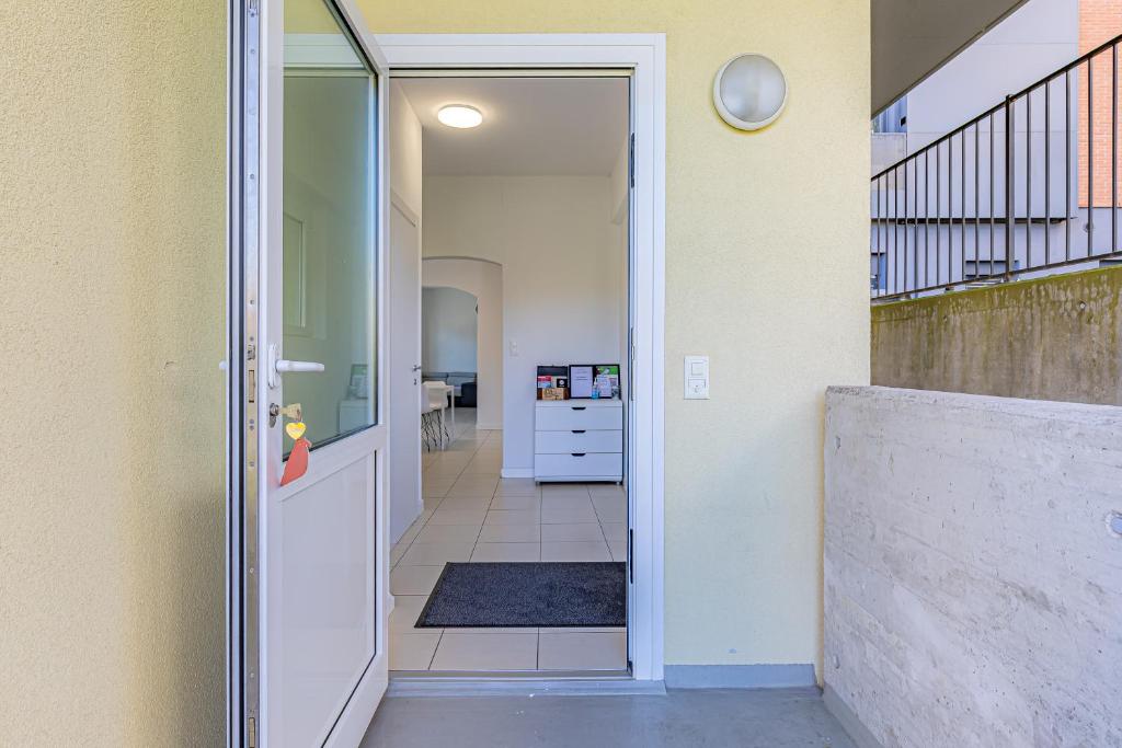 Imperial of Lugano 2 with a lake view and garden behind the station and 10 min from the lake of Lugano - Resim 32