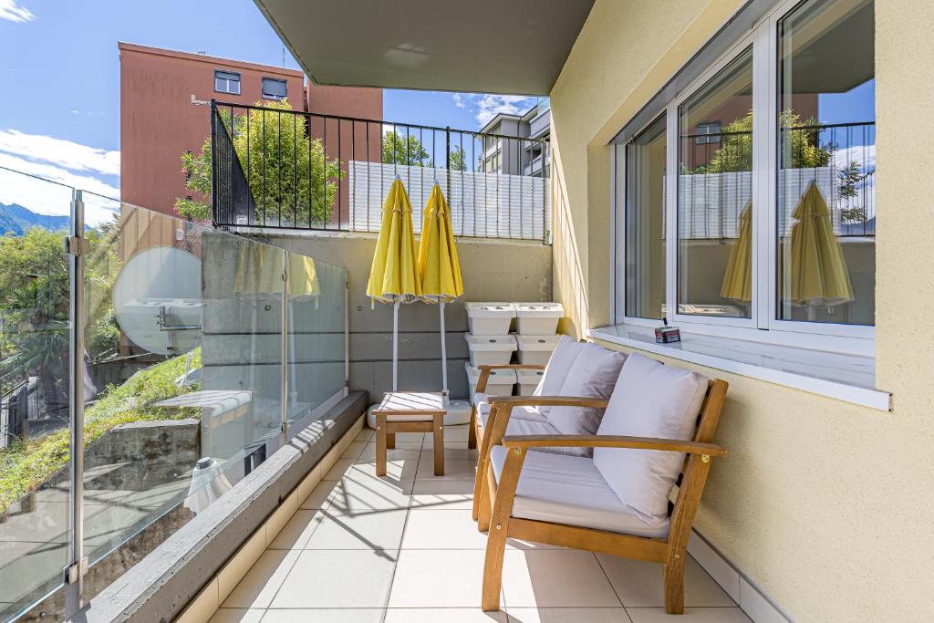 Imperial of Lugano 2 with a lake view and garden behind the station and 10 min from the lake of Lugano - Resim 10