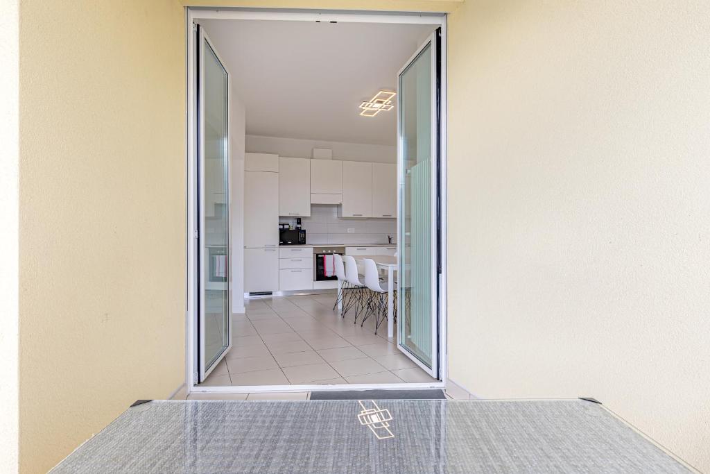 Imperial of Lugano 2 with a lake view and garden behind the station and 10 min from the lake of Lugano - Resim 18