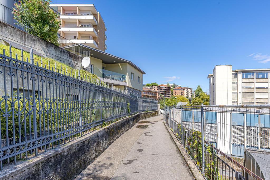 Imperial of Lugano 2 with a lake view and garden behind the station and 10 min from the lake of Lugano - Resim 29