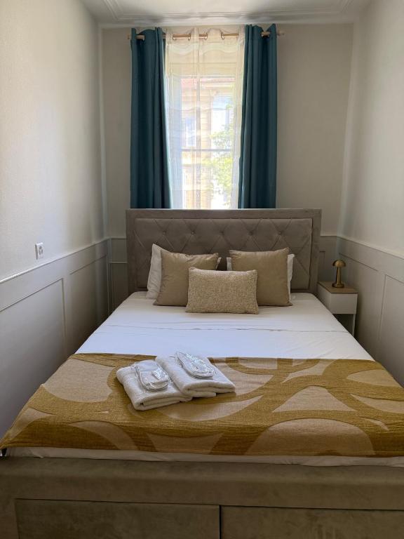 a bedroom with a bed with two towels on it at V&V La Vie Est Belle in Neuchâtel