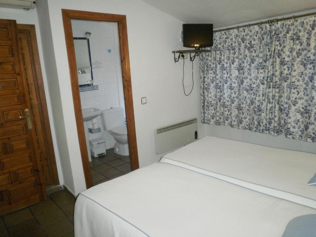 Posteľ alebo postele v izbe v ubytovaní Hostal la posada de Zocodover