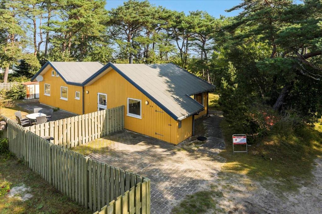 El edificio en el que está la casa vacacional