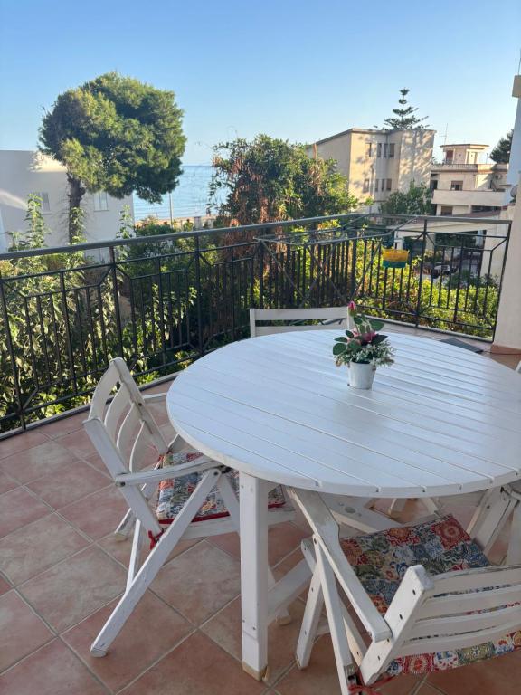 a white table and two chairs on a balcony at Bianca Marea in Realmonte