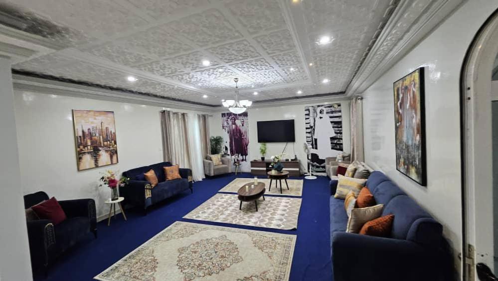 Ruang duduk di Maison Lumiere