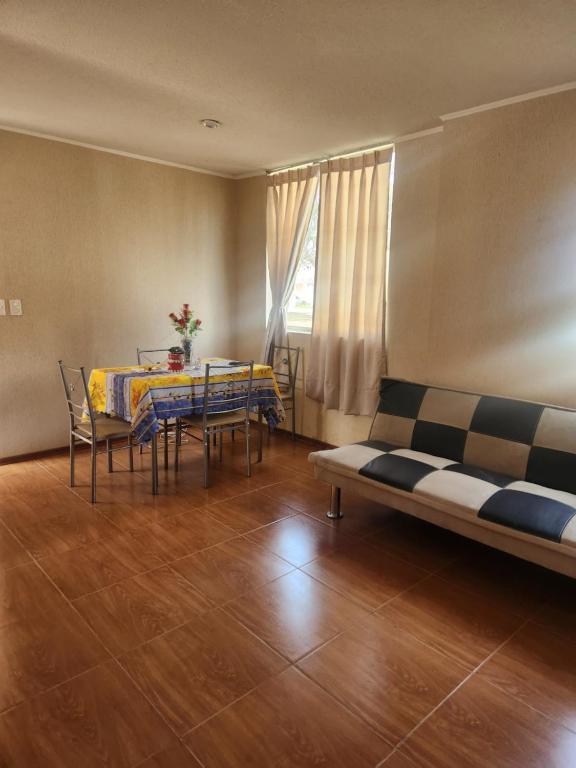 a living room with a table and a couch at Apartamento duplex en ICA in Pueblo Nuevo