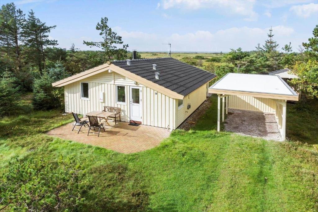 a small white shed with a picnic table in a field at LF694-Hurup-Thy-Haettemagevej-8 in Sindrup