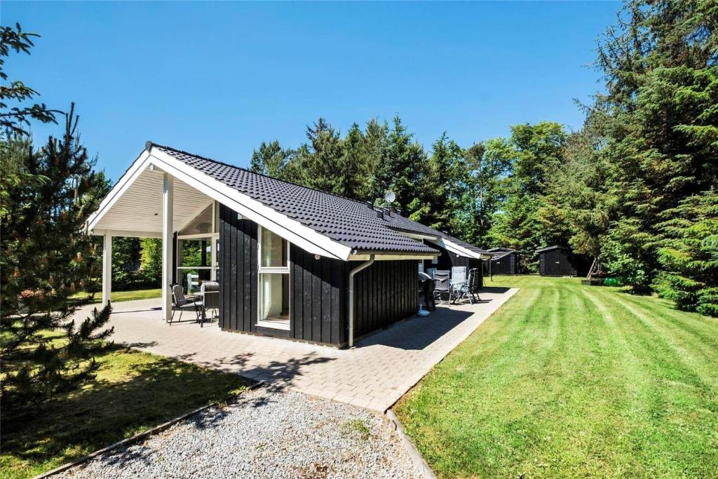 Το κτήριο όπου στεγάζεται  η παραθεριστική κατοικία