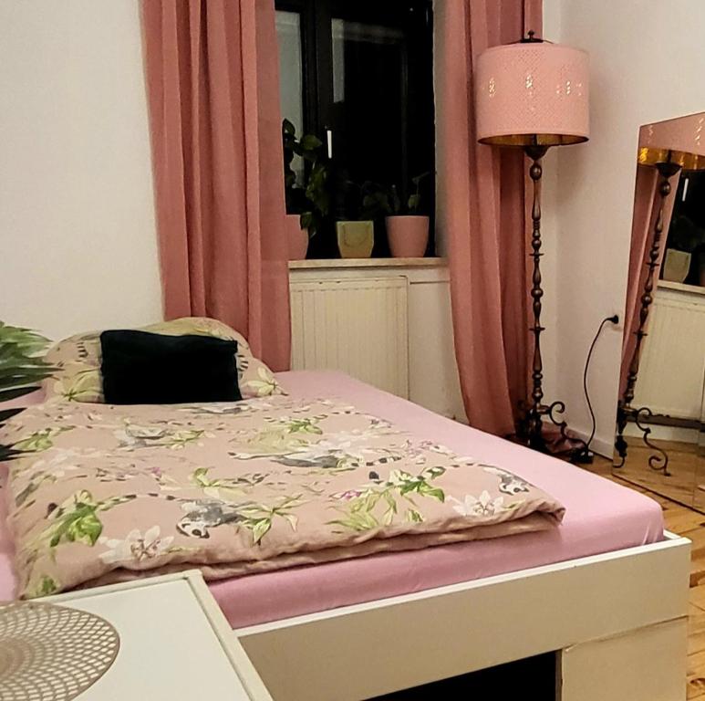 Ένα ή περισσότερα κρεβάτια σε δωμάτιο στο Gemütliches Gästezimmer in der Saarbrücker Innenstadt