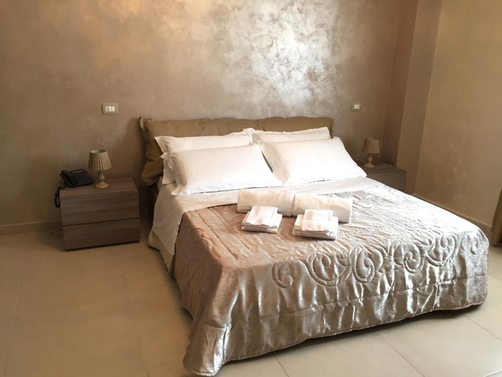 Postel nebo postele na pokoji v ubytování Hotel Riviera Palace