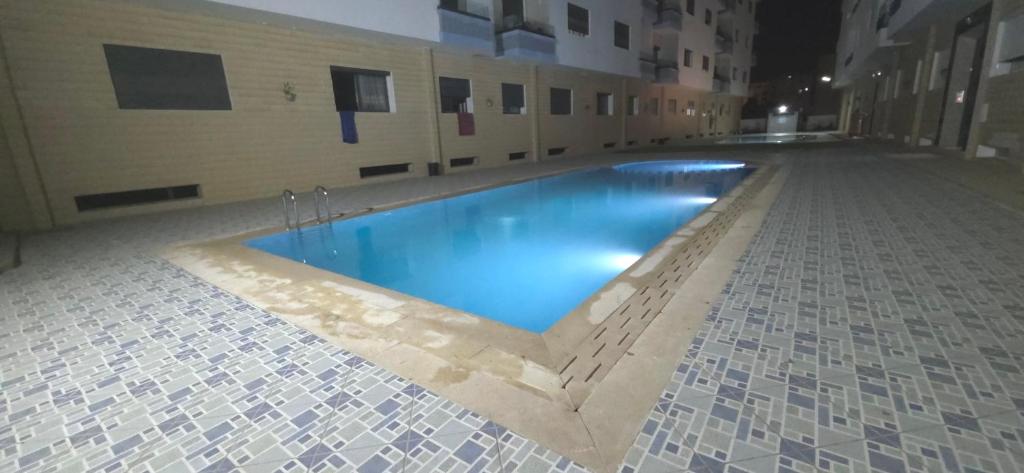 a swimming pool in the middle of a building at Martil Plage Piscine Fibre & Netflix in Martil