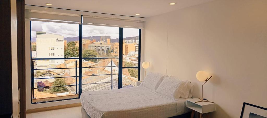 Ένα ή περισσότερα κρεβάτια σε δωμάτιο στο Amazing loft in Santa Barbara