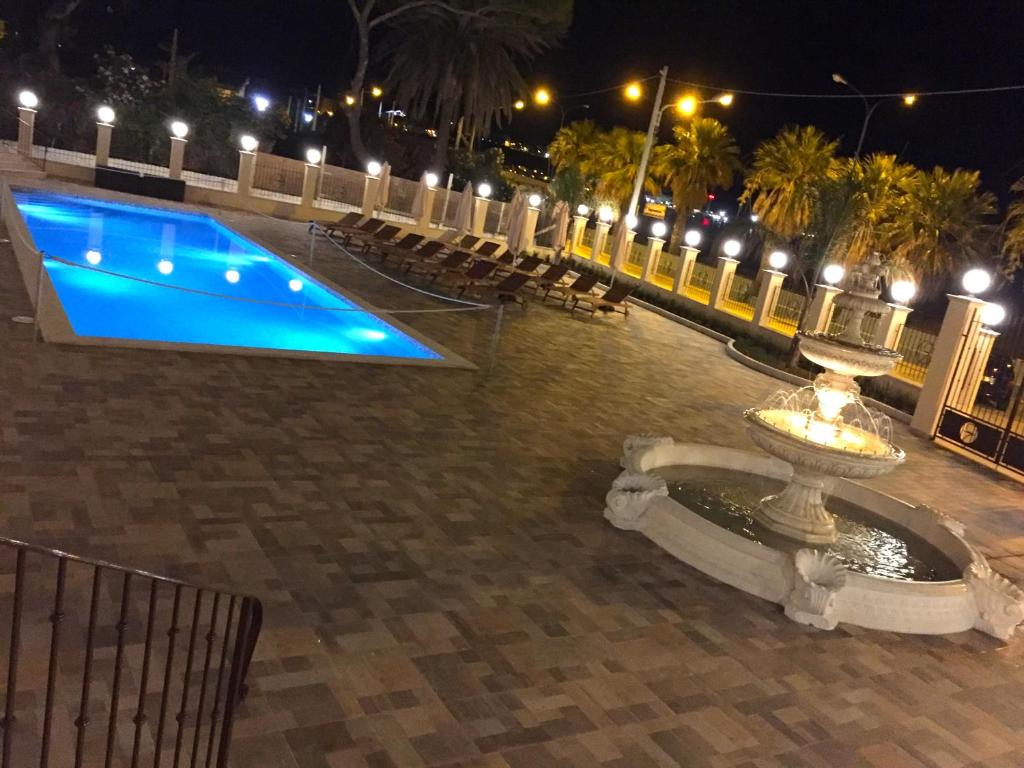 Bazén v ubytování Hotel Riviera Palace nebo v jeho okolí